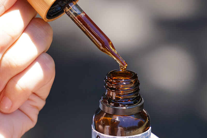 Nalewka z orzecha włoskiego – właściwości lecznicze i przepis na lek na niestrawność